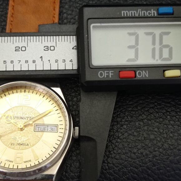 Vintage 1980 Citizen Automatic Mens Silver Watch W/daydate & Gold accents - Picture 6 of 7